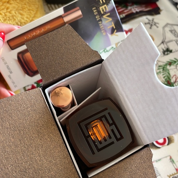 enty Beauty by Rihanna
Fenty Eau de Parfum & Travel Spray Perfume Set - Picture 4 of 7